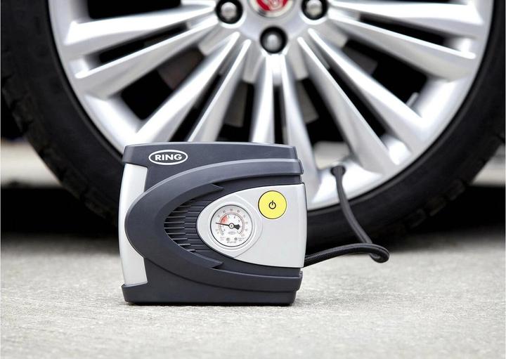 Produktbild Ring Automotive Luftkompressor mit 3 Adapter (7 Bar)
