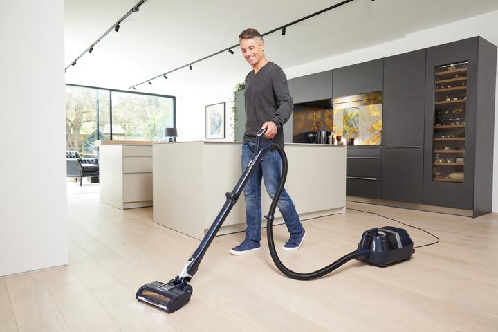 Actual product image Shark CZ250EUT Bagless Floor Vacuum Cleaner, Pet + AntiHair