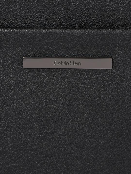 Actual product image MGA Na (49% POLYURETHANE, 51% RECYCLED POLYESTER)