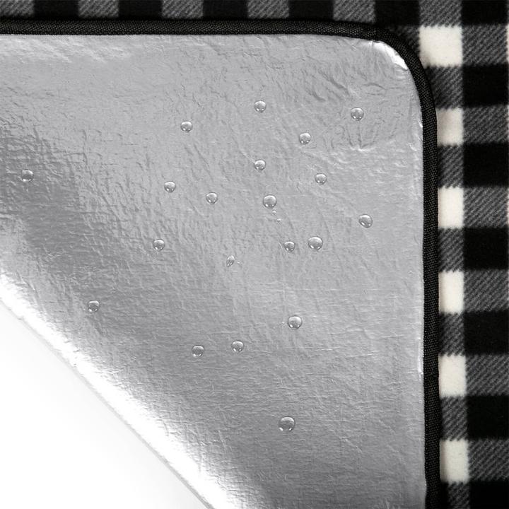 Actual product image Nils White and Black