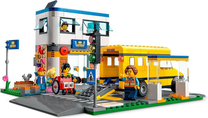 Actual product image LEGO School with school bus (60329, LEGO City)