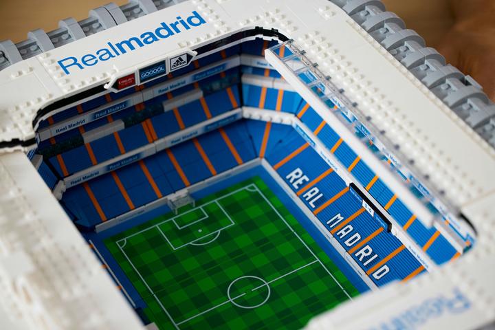 Produktbild LEGO Real Madrid - Santiago Bernabéu Stadion (10299, LEGO Icons, LEGO Seltene Sets)