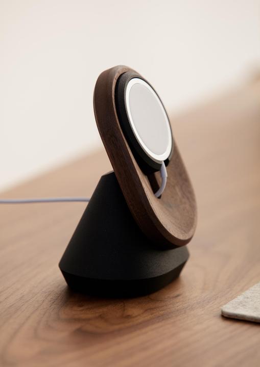 Produktbild Oakywood MagSafe iPhone Stand Multifunktionaler iPhone-Ständer - Walnuss -