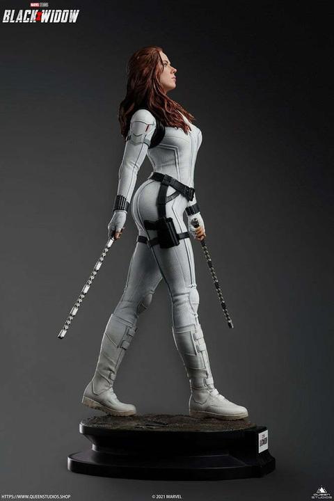 Image du produit Queen Studios Black Widow "Black Widow - Snow Suit Edition" Statue 1/4
