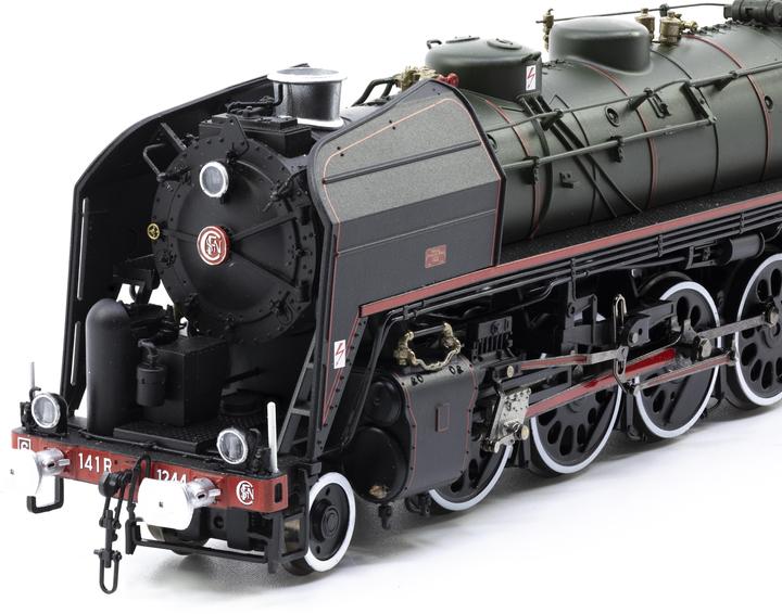 Actual product image Jouef SNCF steam locomotive 141R 1244 green with oil tender Ep. V (Track H0)