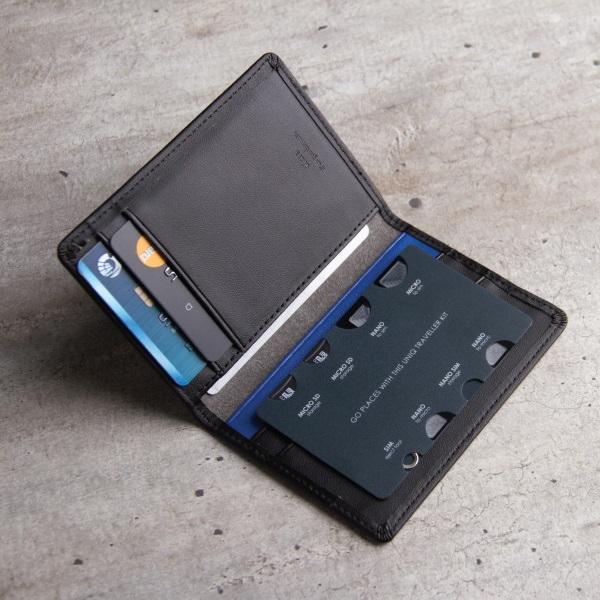 Actual product image Uniq Sim Adapter Traveller Kit 7in1 organiser