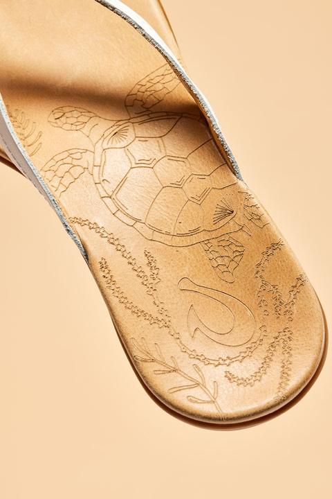 Actual product image OluKai Honu (37)