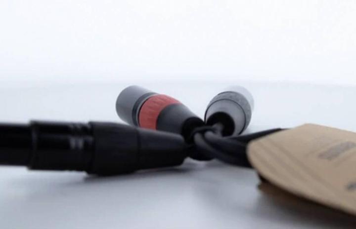 Actual product image Cordial EY 0,3 FMM XLR Y-Adapter (1x XLR-Buchse 3 polig - 2x XLR-Stecker 3 polig (0.30 m)
