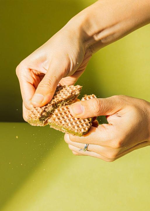 Produktbild KoRo Bio Gefüllte Waffelschnitte mit Pistazienmus und weissem Kakaoerzeugnis (12 Stk., 264 g)
