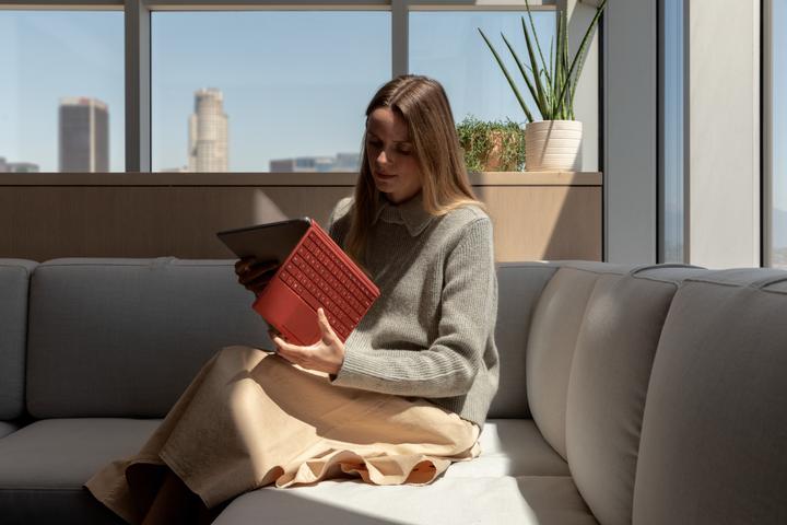 Produktbild Microsoft Type Cover Pro (CH, Surface Pro (2017), Microsoft Surface Pro 3, Microsoft Surface Pro 4)