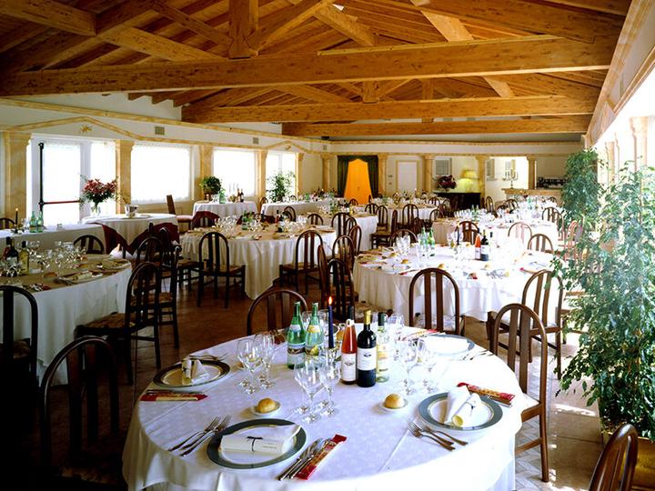 Produktbild Smartbox Valentinstag: 2 Tage im 3* oder 4* Hotel mit Dinner und Spa für 2 Verliebte (2 Pers.)