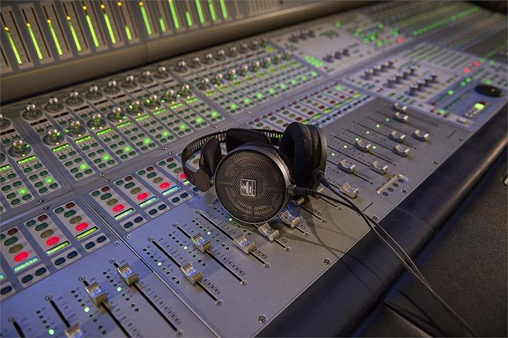Actual product image Audio-Technica ATH-R70x (ANC, Cable)
