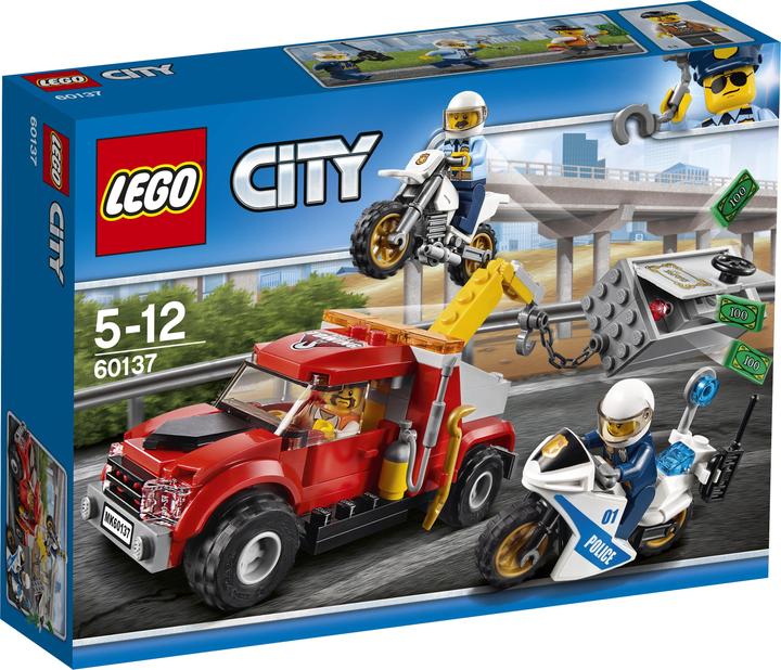 Actual product image LEGO Tow truck on the road (60137, LEGO City)