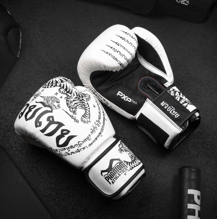 Actual product image Phantom Athletics Muay Thai Boxhandschuhe (16 OZ, One size)