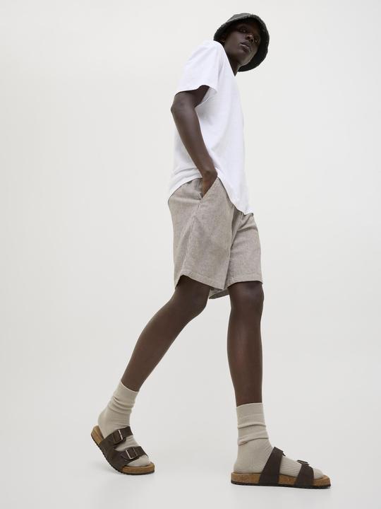 Actual product image Jack & Jones Tapered Fit Shorts Shorts (L)