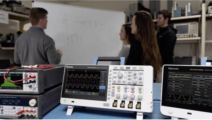 Actual product image Tektronix Digital oscilloscope