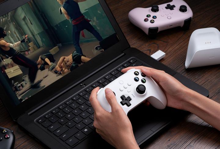 Actual product image 8bitdo Ultimate Controller with charging station (PC, Switch)