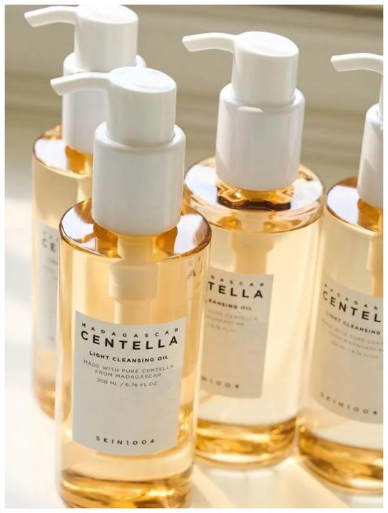 Actual product image Skin1004 Madagascar Centella Light Cleansing Oil Light Face Wash Oil 200 Ml (Oils, 200 ml)