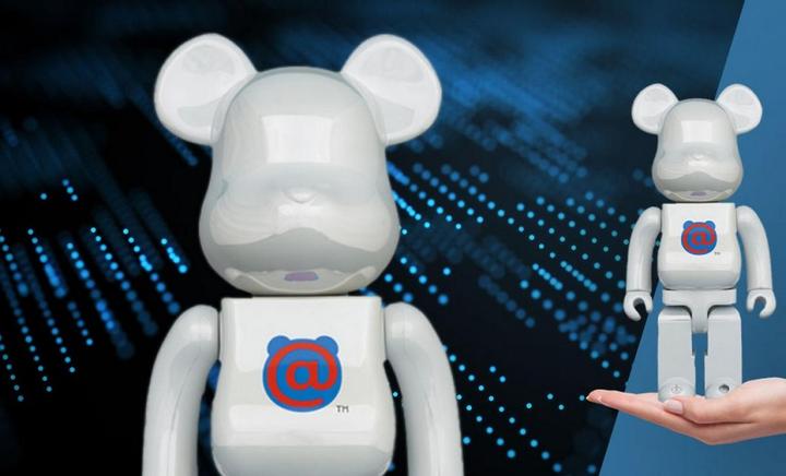 Produktbild Medicom Bearbrick “1st Model – White Chrome” 400% Figur