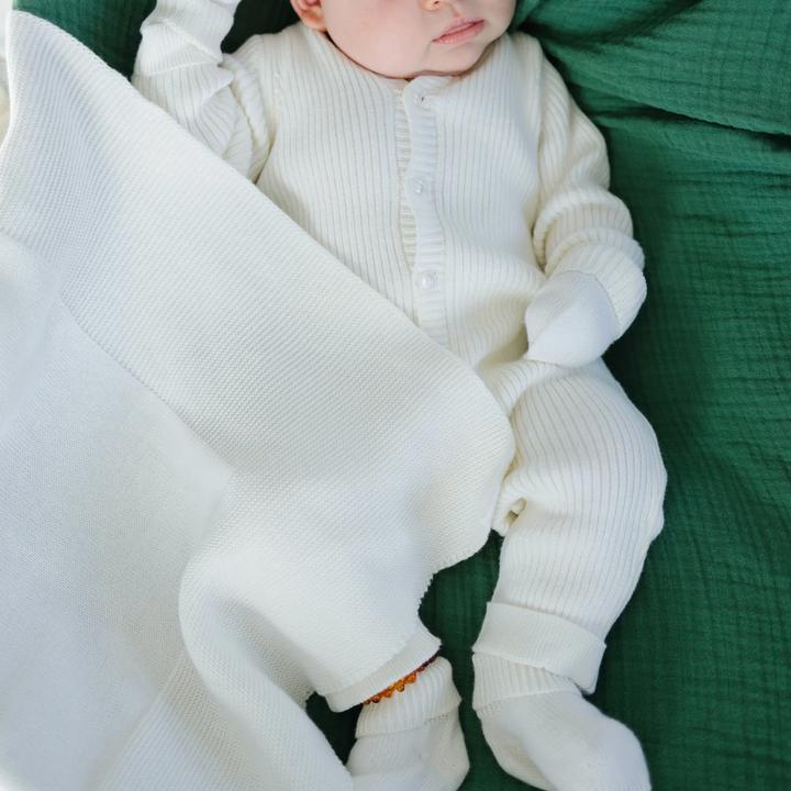 Produktbild Zero.99 Neugeborenen-Set 5-tlg. – Decke, Schlafanzug mit Knöpfen, Kratzhandschuhe, Babyschuhe, Mütze (50, 56, 62, 68)