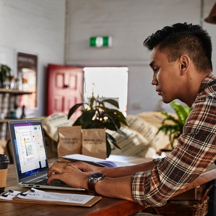 Produktbild HP ProBook 455 G9 (15.60", AMD Ryzen 7 5825U, 32 GB, 1000 GB, DE)