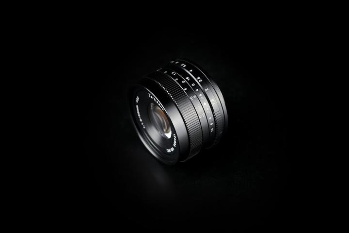 Produktbild 7artisans 50mm F1.8 MFT (Micro Four Thirds, Micro Four Thirds)