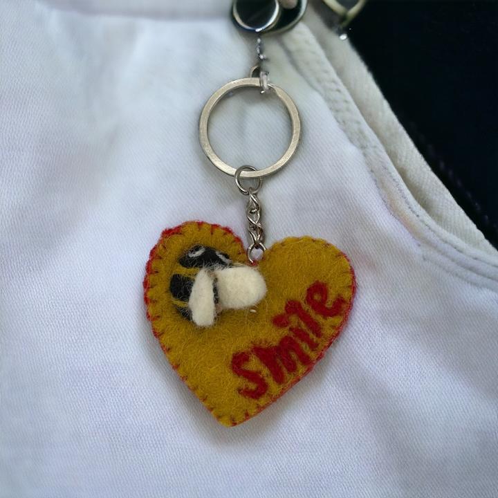 Immagine prodotto sense&purpose Cuore in feltro con portachiavi a forma di ape