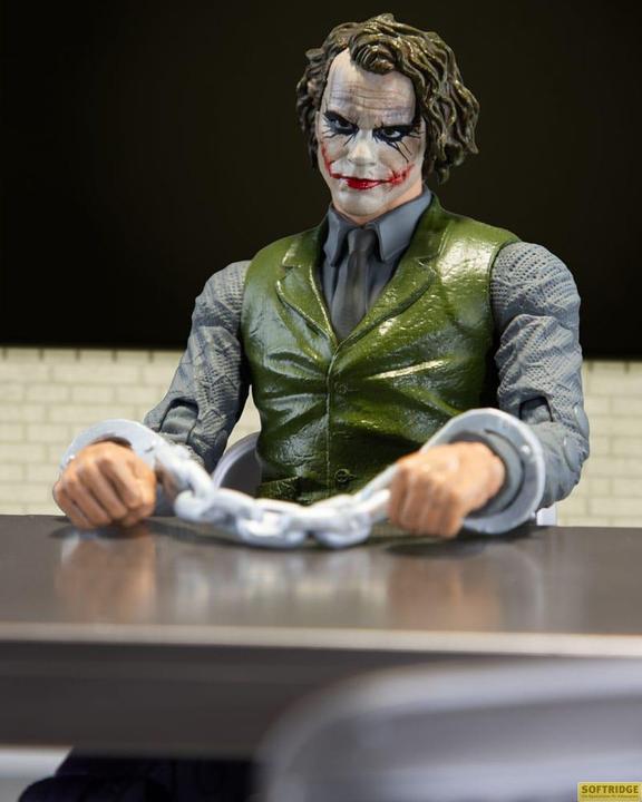 Produktbild McFarlane DC Multiverse Actionfigur The Joker (Jail Cell Variant) (The Dark Knight) (Gold Label) 18 cm