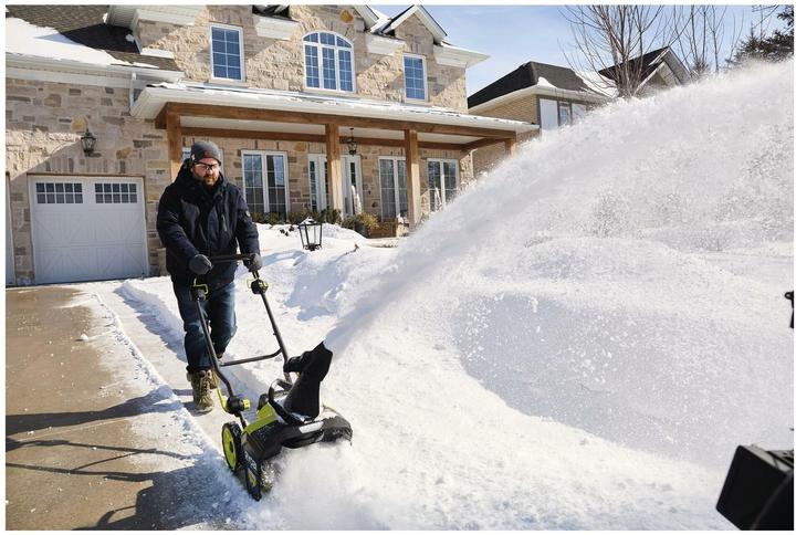 Actual product image Ryobi Cordless snow blower (45 cm)