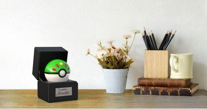 Actual product image Nintendo Pokémon: Die-Cast Collectible Friend Ball Replica (DSi XL)