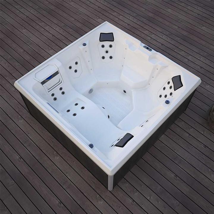 Actual product image Home Deluxe Outdoor whirlpool TEAM-STAR, 34 massage jets LED, steps and thermal cover, 5 persons (5 pers.)