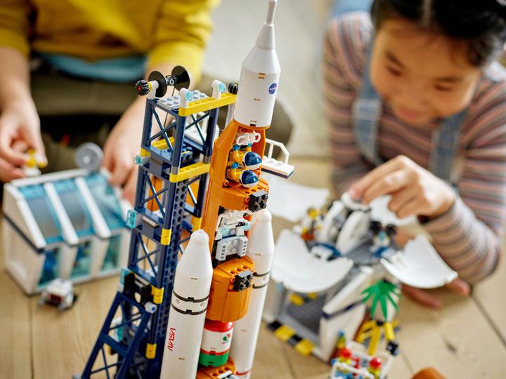 Actual product image LEGO Space Centre (60351, LEGO City, LEGO Rare Sets)