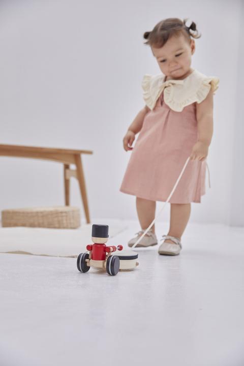 Produktbild Plantoys Plan Toys Pull-Along Drummer