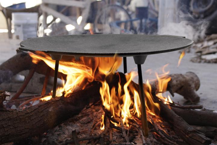 Image du produit Wiltec Dutch Oven Plaque Gril BBQ Fonte Ronde Ø44cm Hauteur 44cm Support 3 Pieds Effet Antiadhésif P