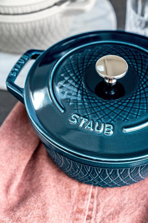 Produktbild Staub Twisted Cocotte (24 cm, Bräter + Schmortopf, Gusseisen)