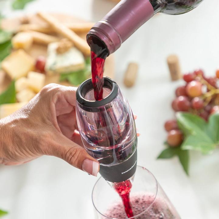 Immagine prodotto InnovaGoods Aeratore per vino con filtro, supporto e borsa per il trasporto Wineir (Aeratore per vino)