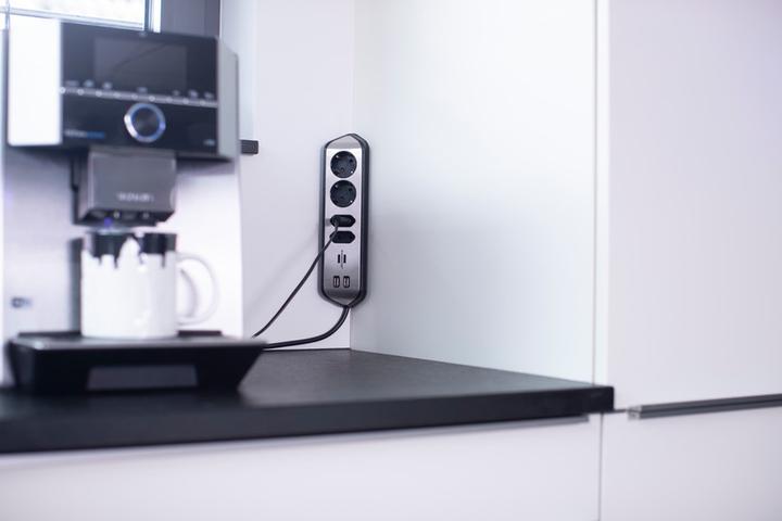 Actual product image Brennenstuhl Power strip (6 x, USB-A, 2 m)