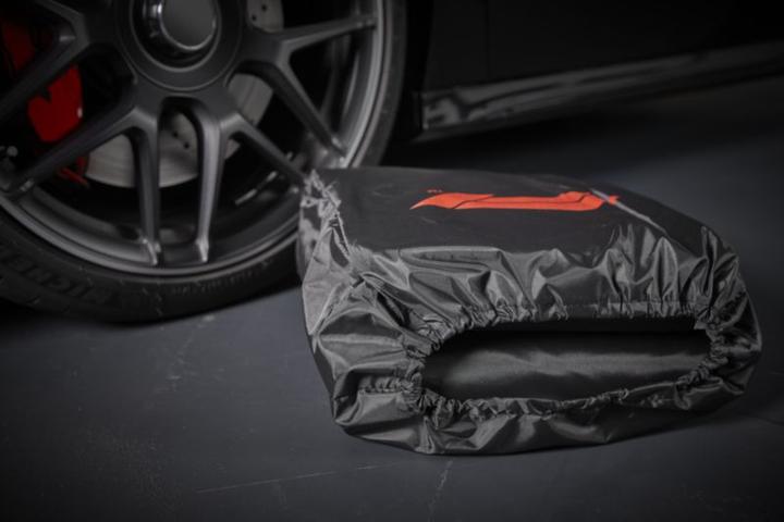 Actual product image Formula 1 Full garage CC200