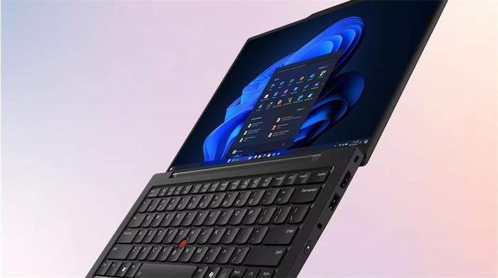 Image du produit Lenovo ThinkPad X1 Carbon Gen 13 (14", Intel Core Ultra 7 258V, 32 Go, 1000 Go, DE)