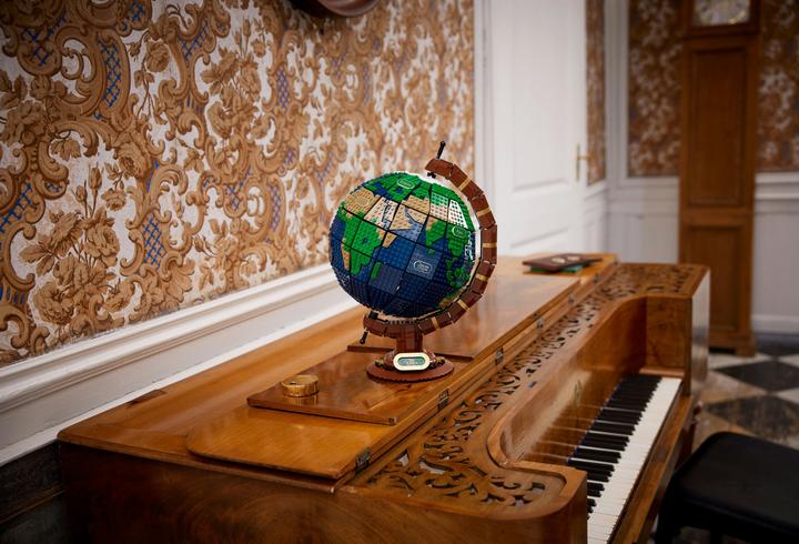 Actual product image LEGO Globe (21332, LEGO Ideas, LEGO Rare Sets)