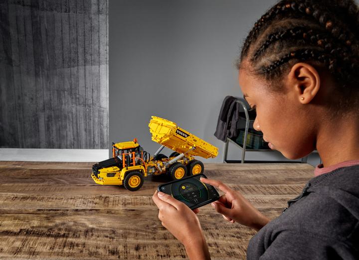 Actual product image LEGO Volvo articulated dumper (6x6) (42114, LEGO Technic)