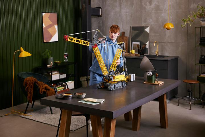 Actual product image LEGO Liebherr LR 13000 crawler crane (42146, LEGO Technic)