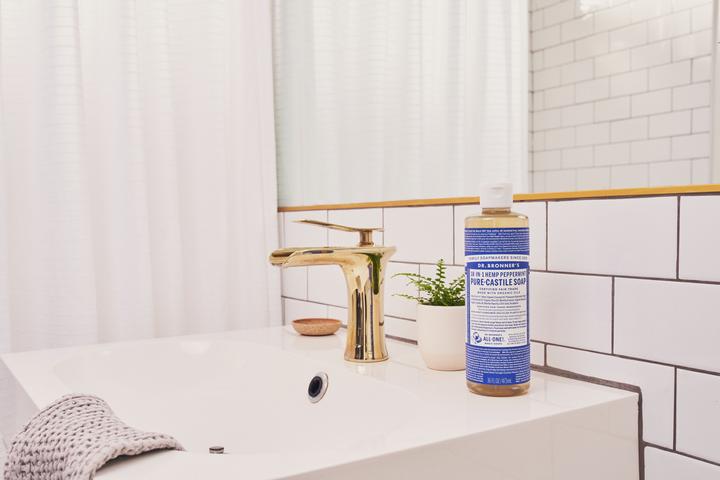 Actual product image Dr. Bronner's 18-IN-1 Peppermint (Liquid soap, 475 ml)