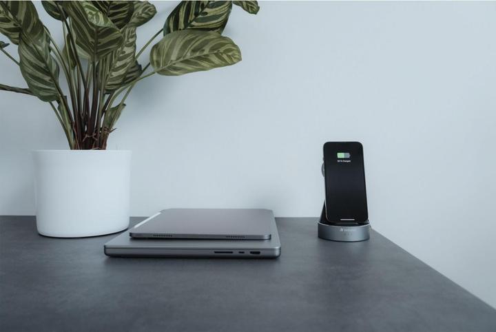 Actual product image Verbatim 2 in 1 Qi Wireless+Apple Watch Charger (20 W)