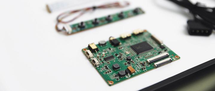 Actual product image Hyte Y60 LCD panel