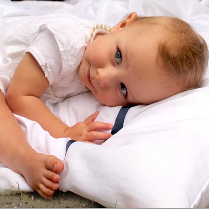 Actual product image nordic coast company Flat pillow made of fine down (90%) class 1 (60 x 40 cm)