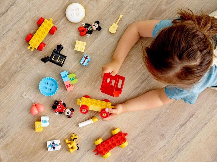 Image du produit LEGO Le train d'anniversaire de Micky et Minnie (10941)