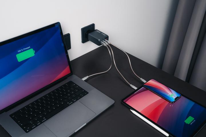 Actual product image Verbatim GNC-200 GaN Charger (200 W)