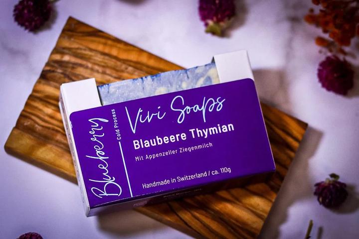 Produktbild Vivi Soaps Blaubeere - Thymian Ziegenmilchseife (Hartseife)