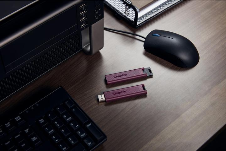 Actual product image Kingston DataTraveler Max (1000 GB, USB-A, USB 3.2)